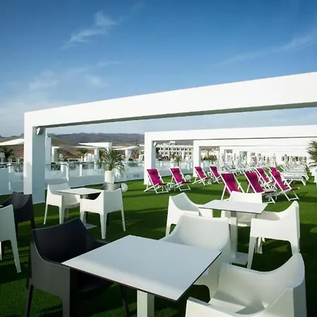Deluxe Single Roon With Half Board, Only Adults, 200 Metros From Apartmán Playa del Inglés