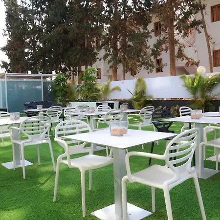 아파트 Deluxe Single Roon With Half Board, Only Adults, 200 Metros From *
